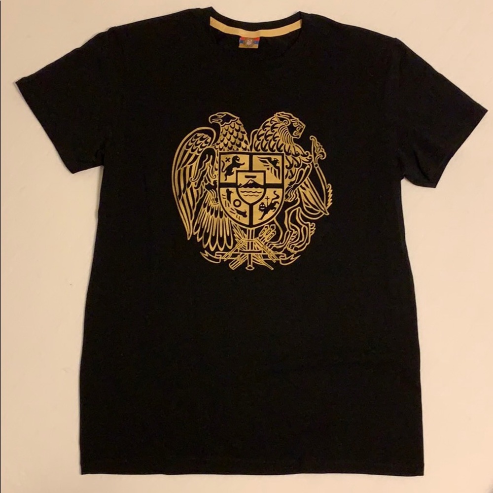 Unisex black s/s shirt with gold Armenian crest- L